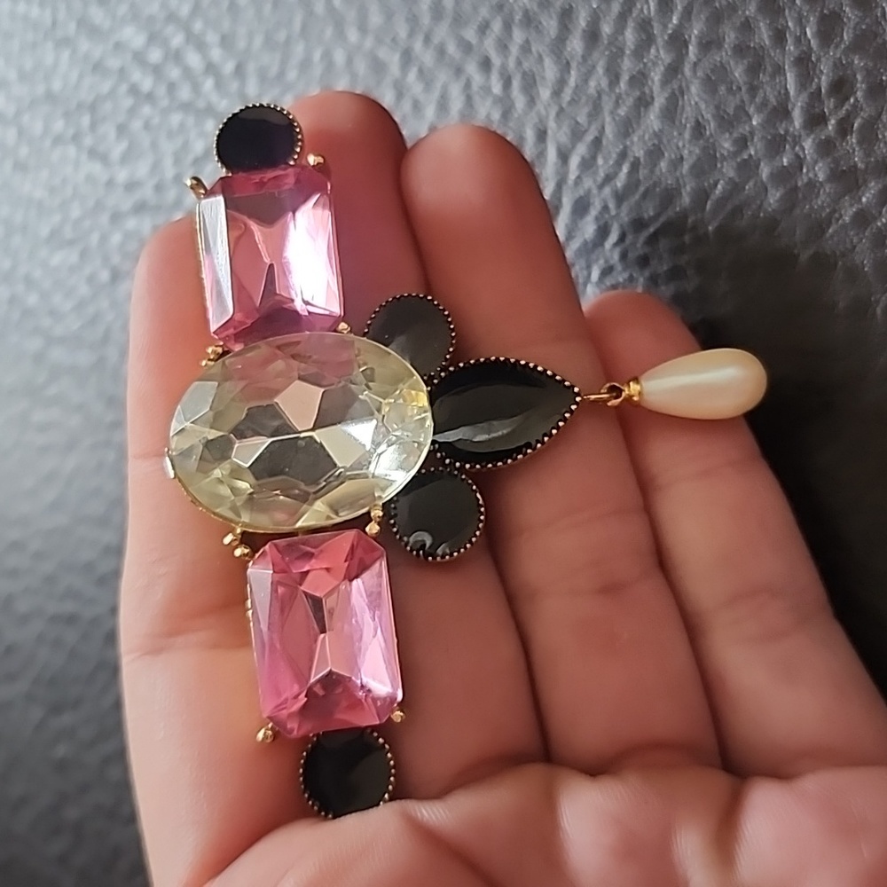 Vtg Richelieu Brooch - image 1